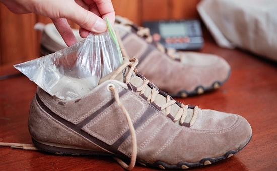 Come allungare le scarpe strette