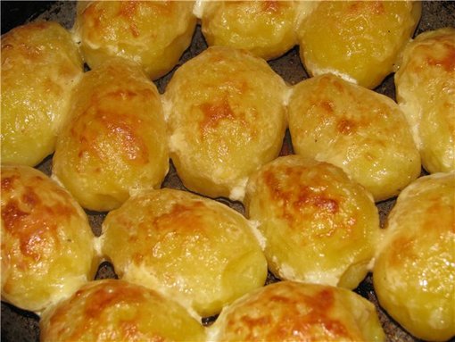 Come cucinare le patate deliziose in un forno