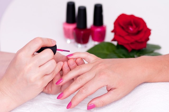 Manicure cover Shellac o biogel: confronta e scegli