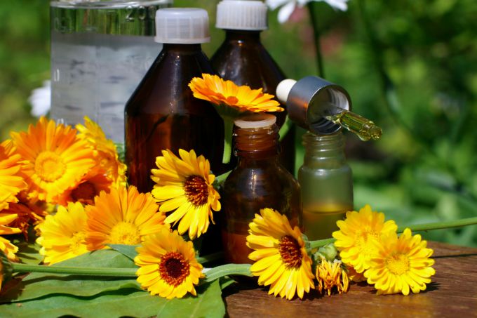 Suggerimento 1: come fare una tintura di calendula dall'acne