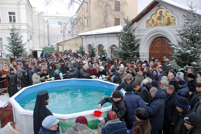 Come usare correttamente l'acqua santa