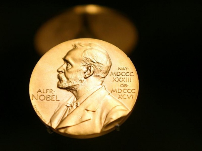 Suggerimento 1: chi è stato il primo a ricevere il premio Nobel