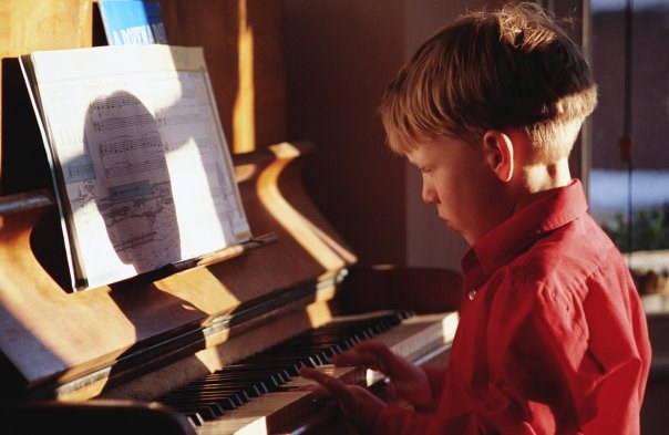 Come infondere l'interesse di un bambino in uno strumento musicale