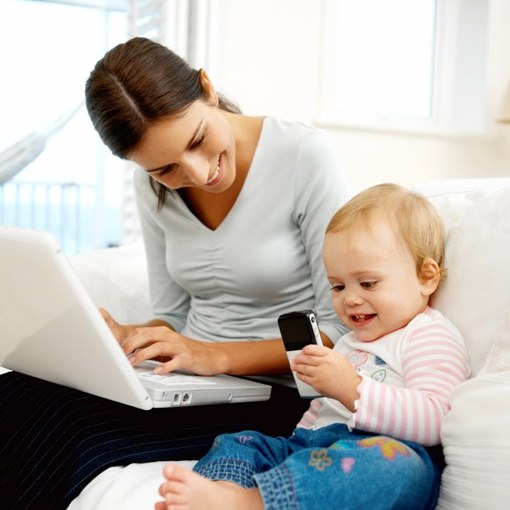 Lavorare a casa per una giovane madre