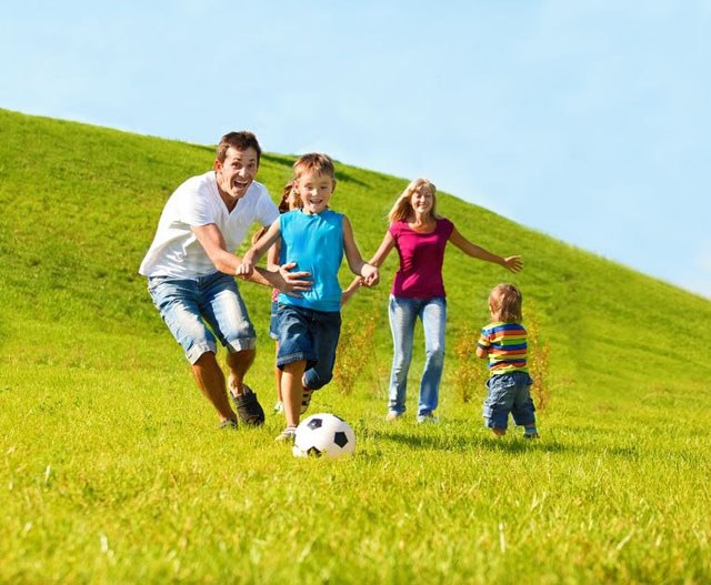 Come giocare a sport con tutta la famiglia