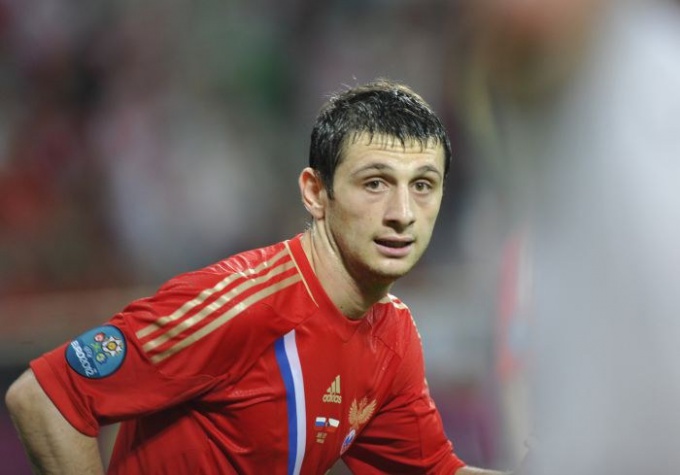 Suggerimento 1: Come giocare a calciatore Alan Dzagoev